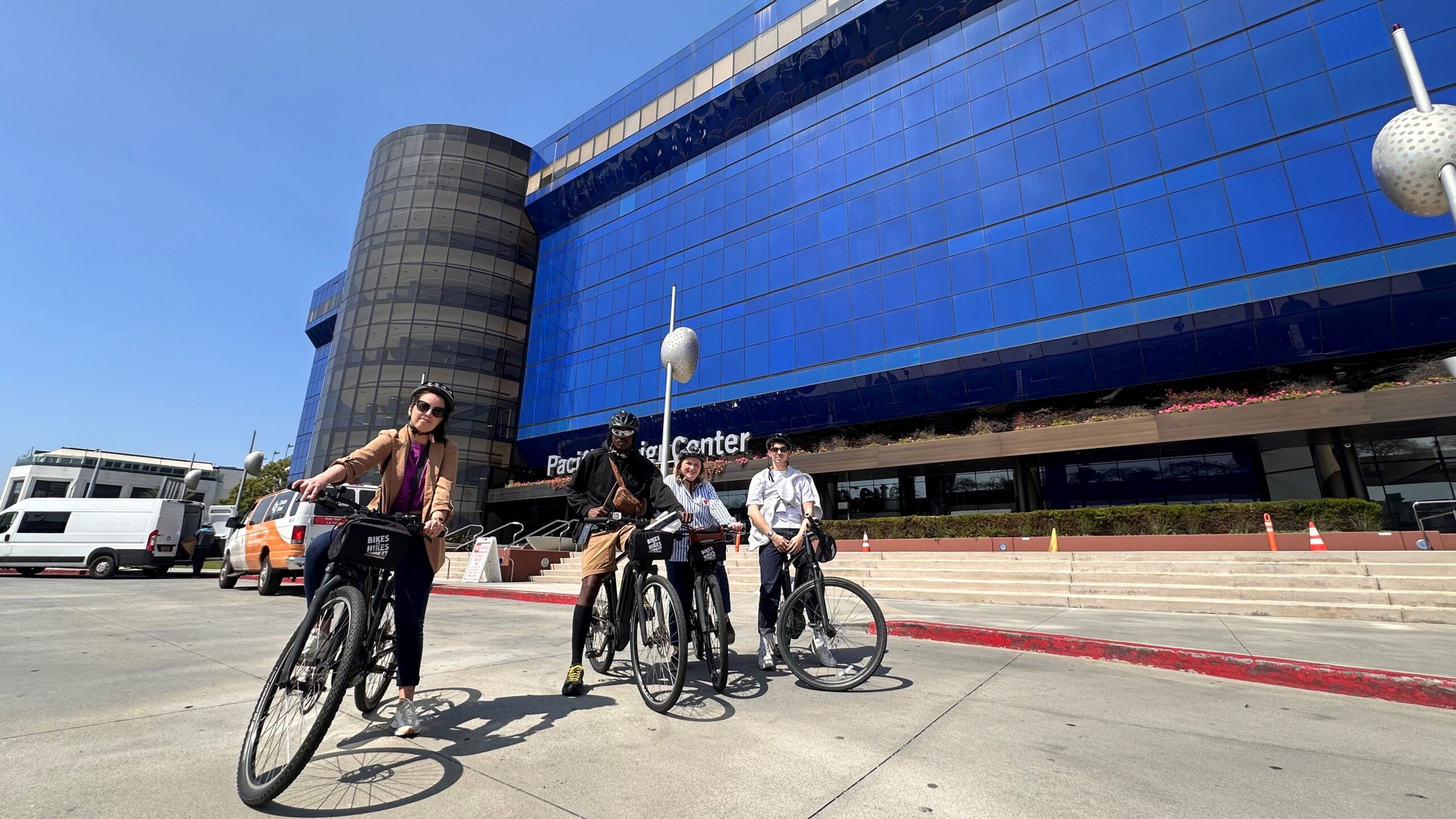 Guests in front of the Pacific Design Center in West Hollywood on the Beverly Hills Tour