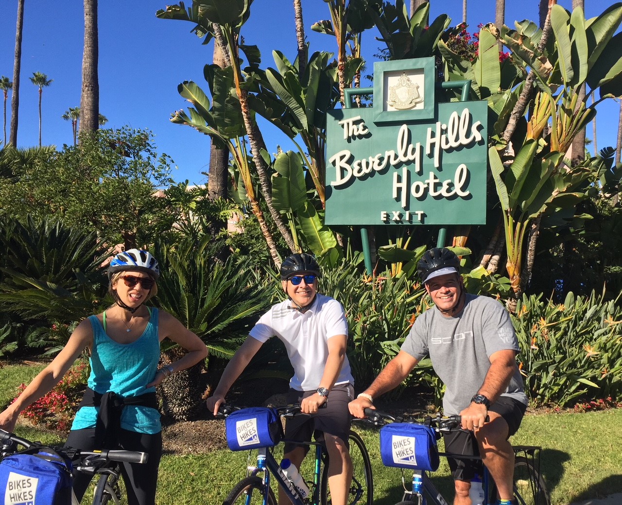 Guests on the Beverly Hills Tour in front of the Beverly hills hotel sign
